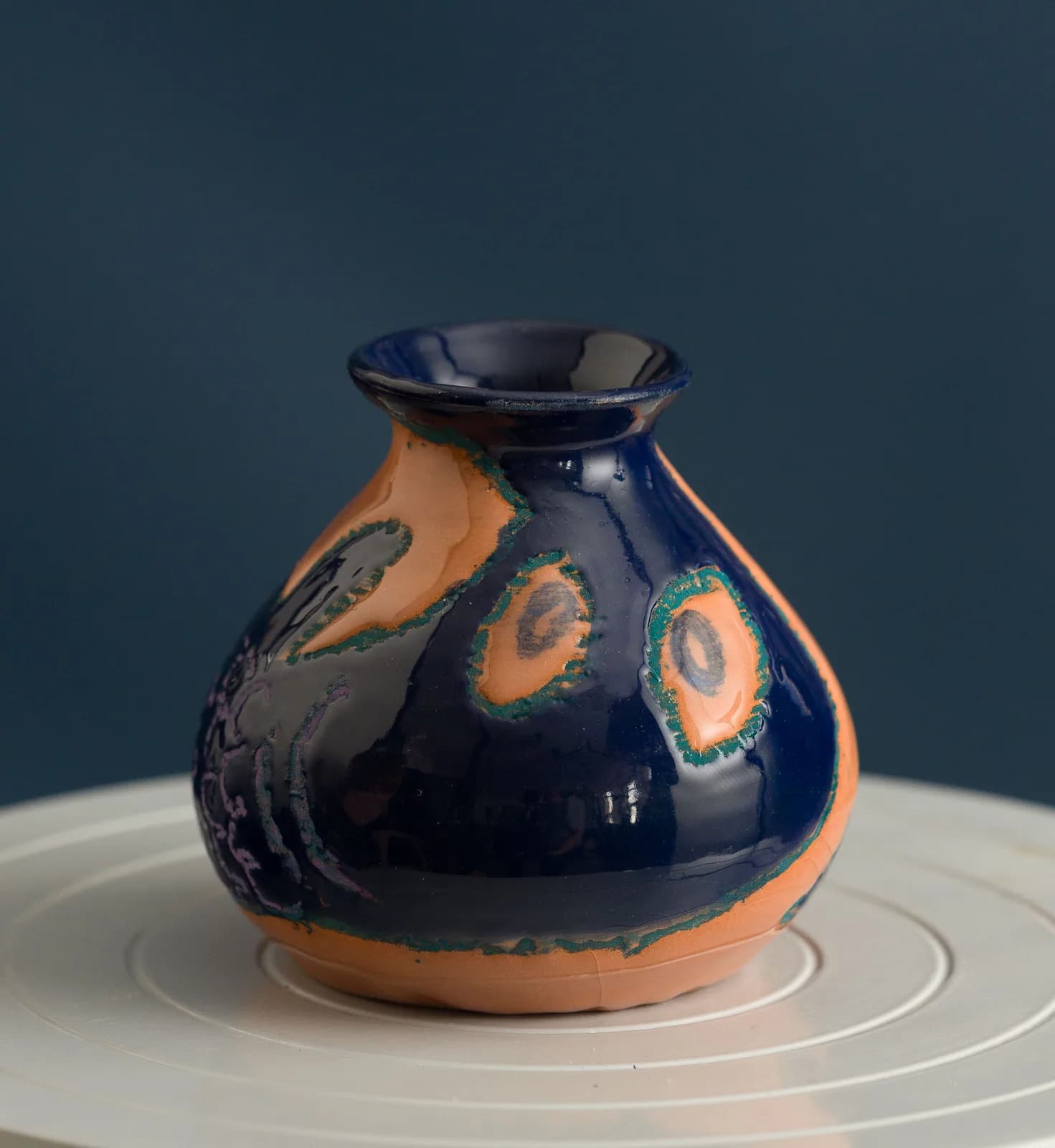 Vază ceramică din teracotă glazurată albastru