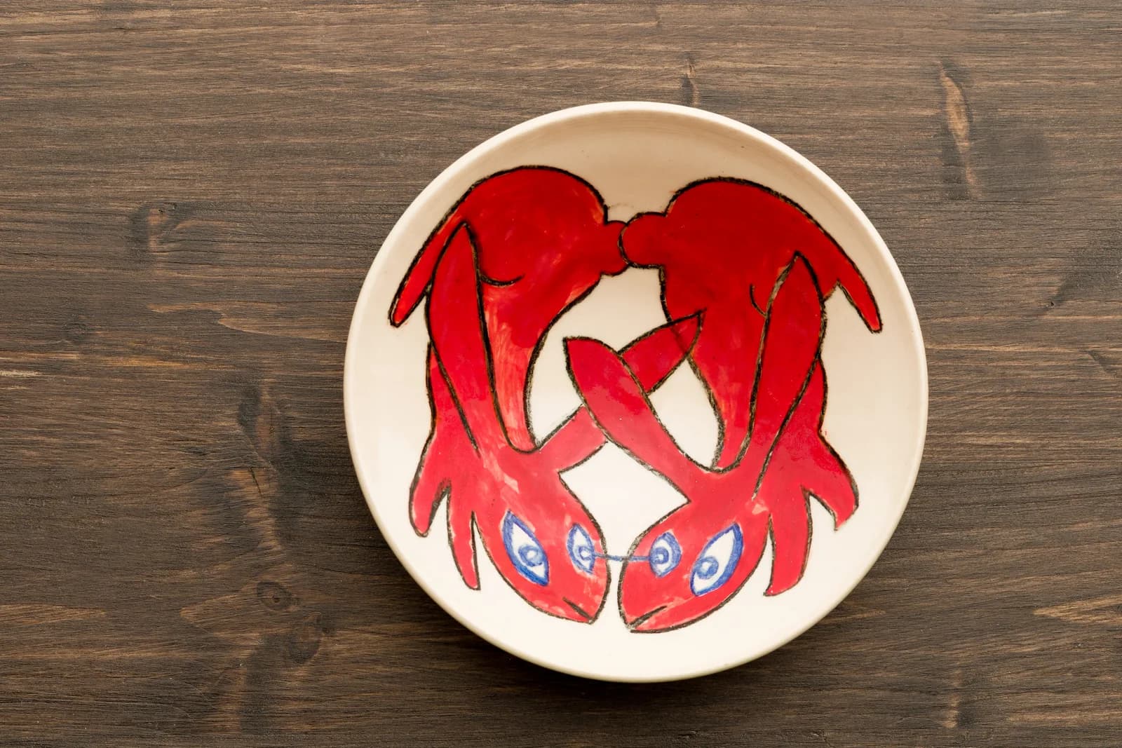 Bol ceramic pictat cu personaje roșii îmbrățișate