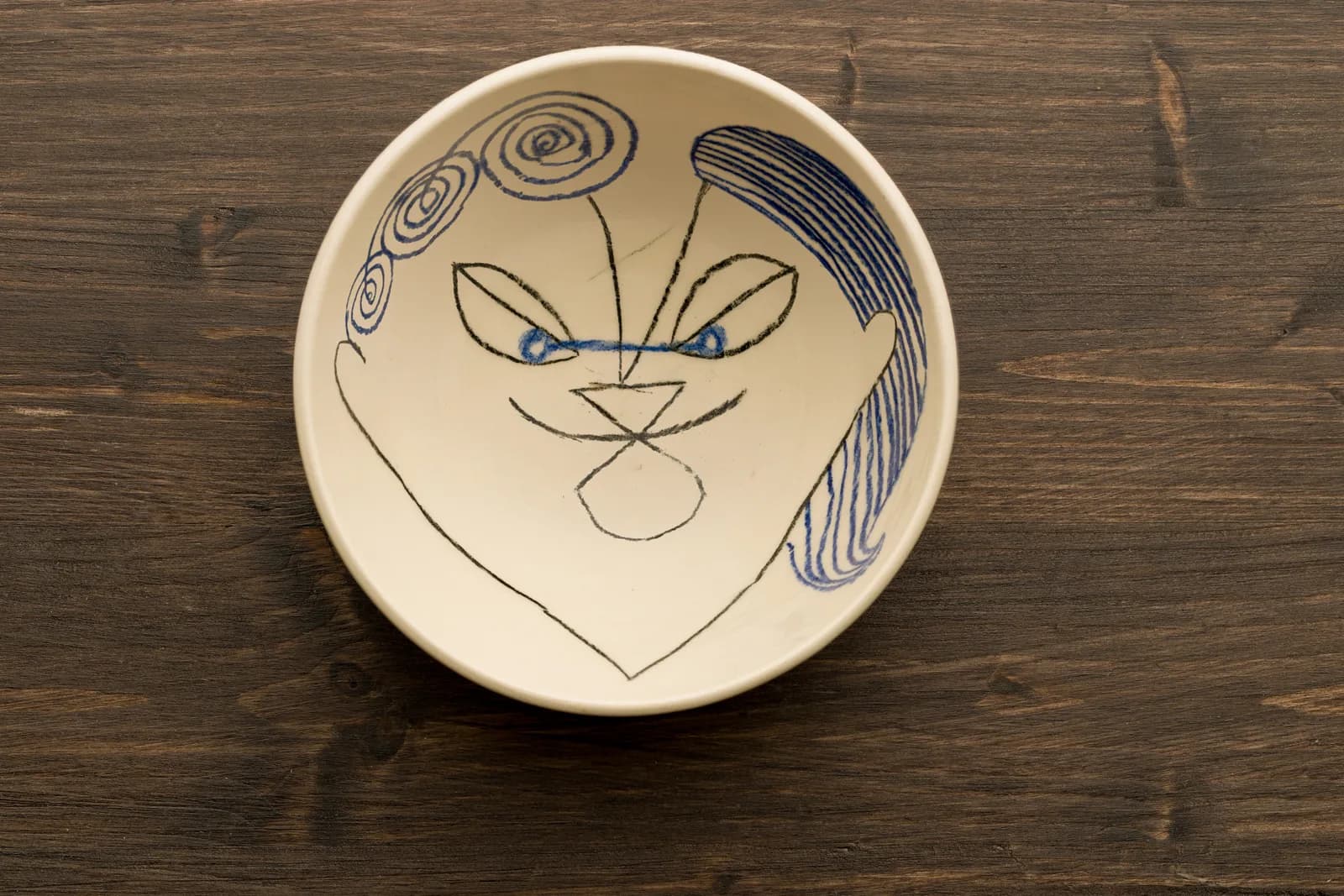 Bol ceramic cu față desenată fin