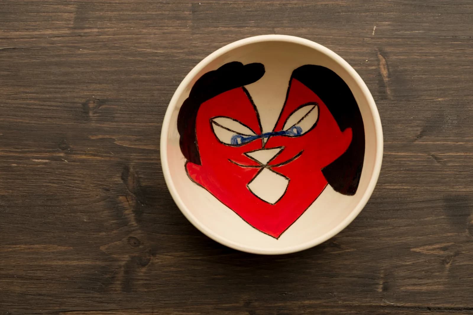 Bol ceramic pictat cu chip roșu cu păr negru