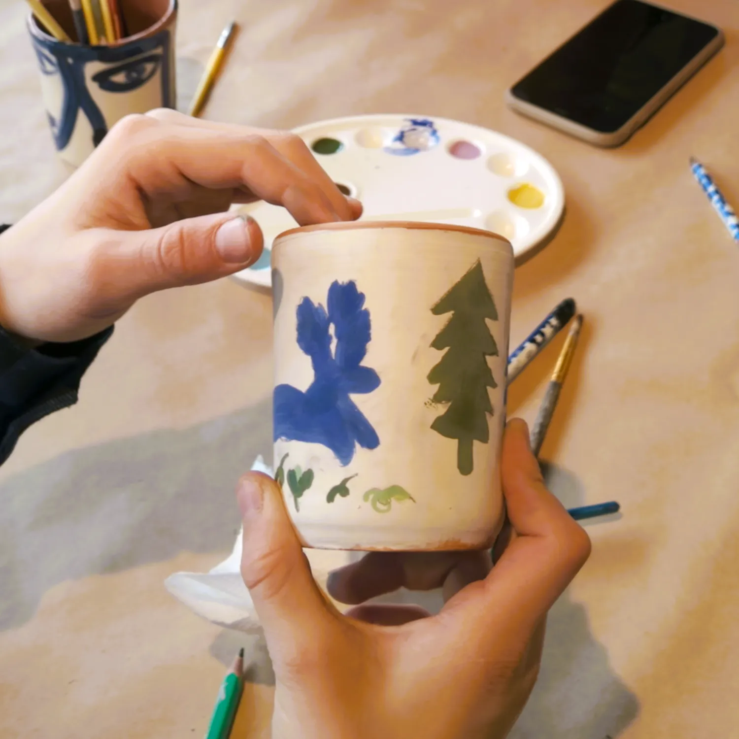 Pictură pe ceramică